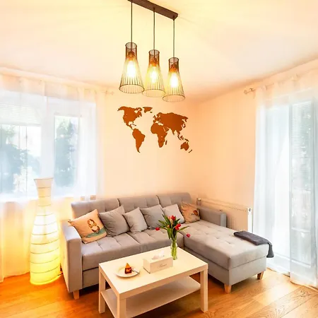 Quiet In New Center, Nivy Apartamento