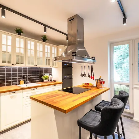 Quiet In New Center, Nivy Bratysława