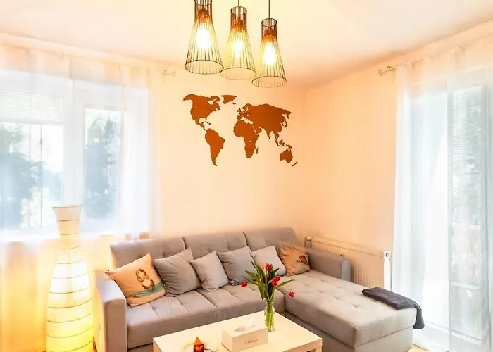 Quiet In New Center, Nivy アパート